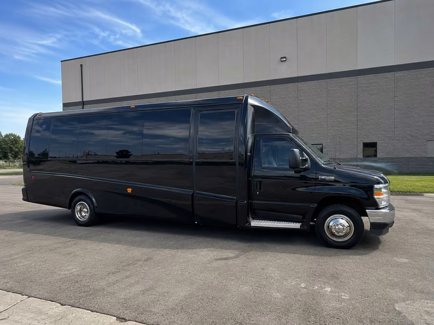 oxnard 18 passenger minibus rental